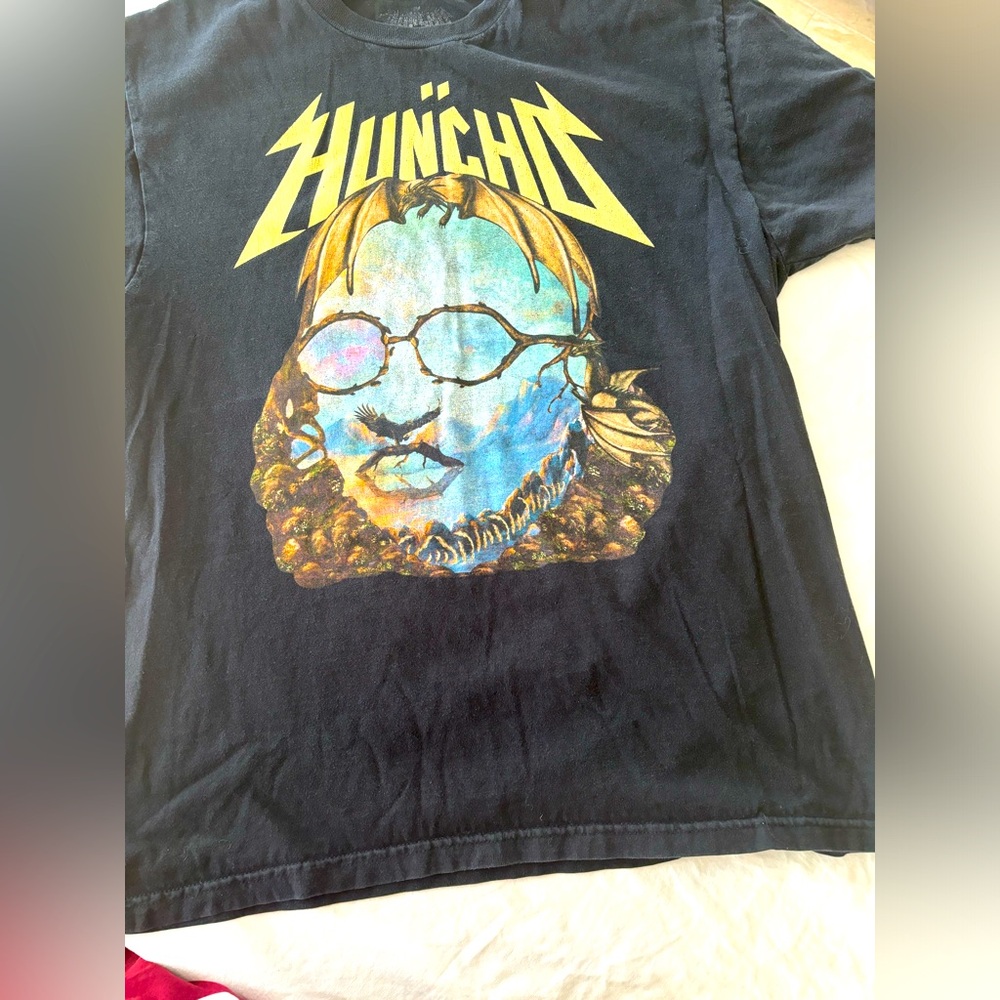 HUNCHO preowned size‎ large black T-shirt. Some fading in good use condition.
